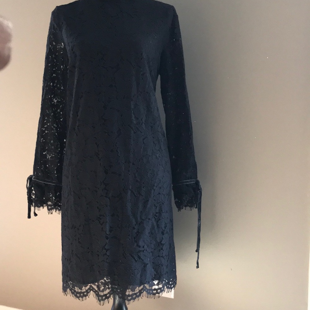 Gap lace tie sleeve dress